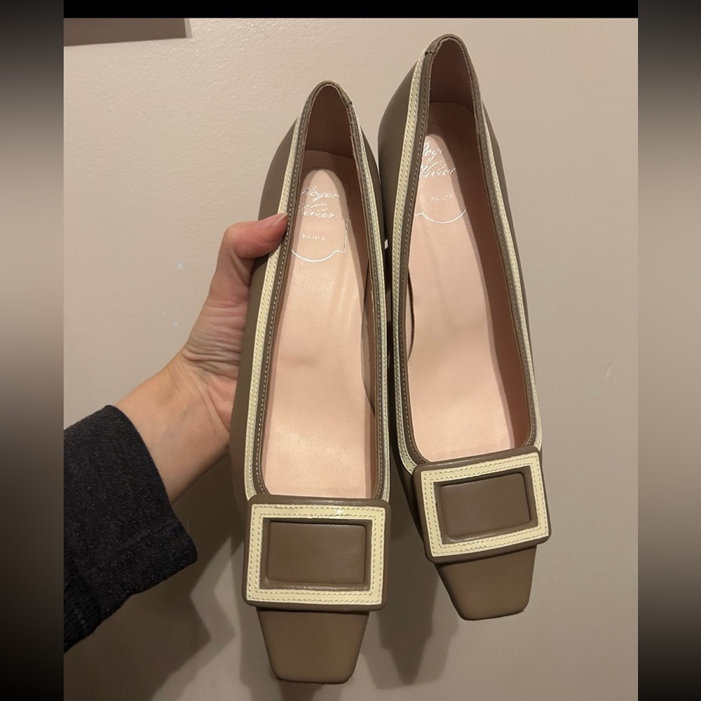 Roger Vivier Taupe and Cream Leather Flats with Signature Buckle